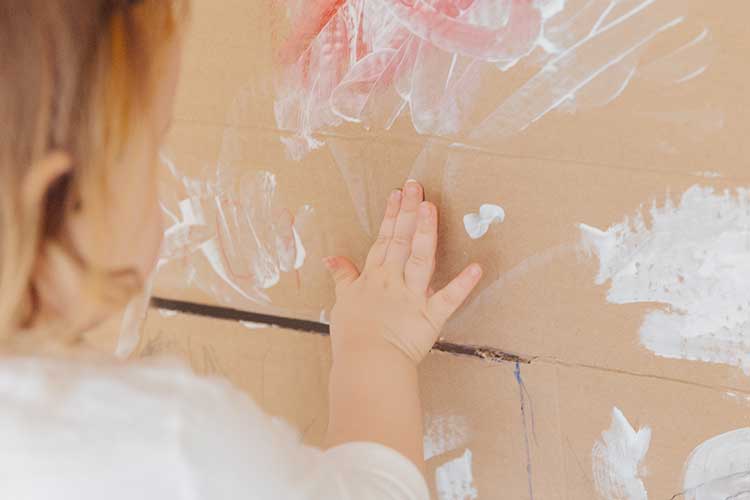 Une activité peinture 100 % sécurisée pour bébé