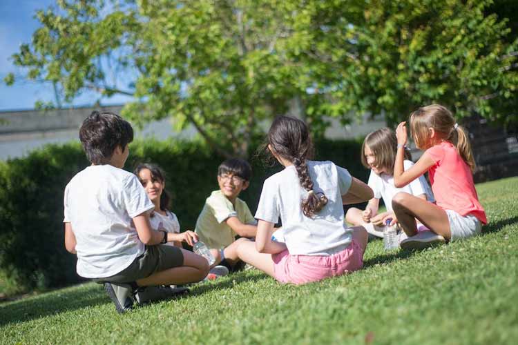 Laissez les enfants libres de leurs mouvements