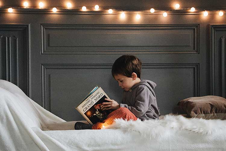 Aménagez un coin lecture confortable pour votre enfant